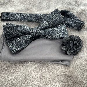 Floral Pattern Bow Tie with Matching Pocket Square and Lapel Pin